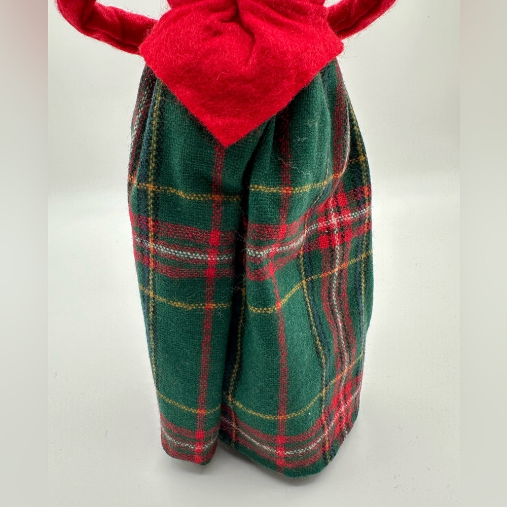 VINTAGE 1991~ Byers' Choice~CAROLERS~ LADY~ With Fur Muff Over Arm ~Excellent - Picture 7 of 9
